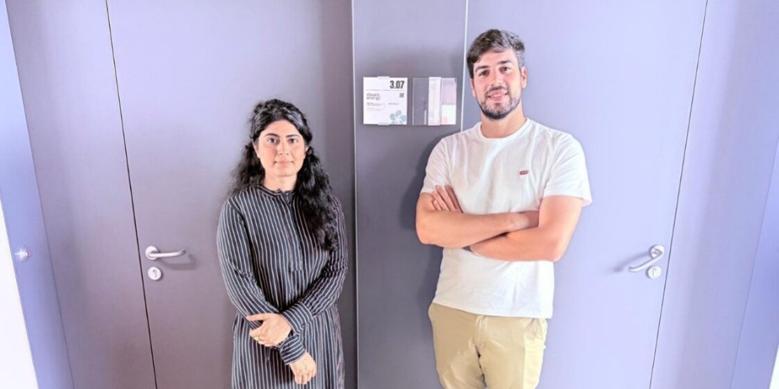 Madia with colleague at Cleanwatts Digital offices in Portugal